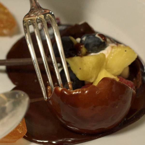 dessert aux fruits et au chocolat au restaurant l'Auberge de la Méouge